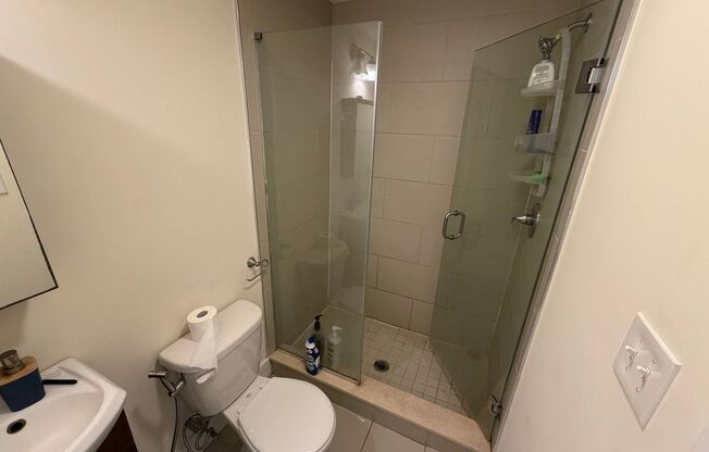 3 beds, 3 baths, 823 sqft, $1,695, Unit Unit 05