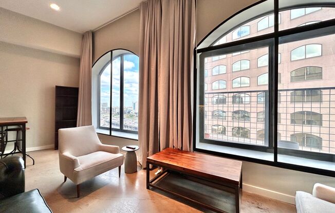 Charming Downtown High Rise Condo  1BD/1BA with Upgraded Features