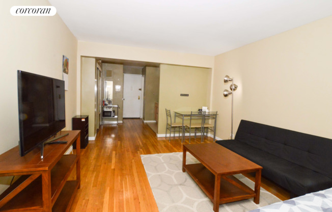 229 E 28 ST