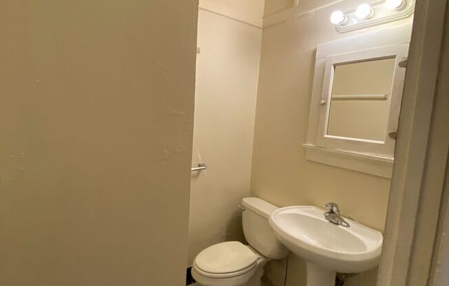 Studio, 1 bath, $775, Unit 40