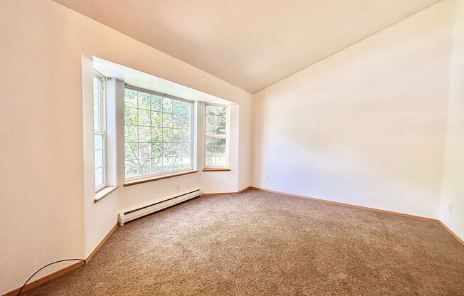 Great 4 bedroom home close to MSU & the hospital