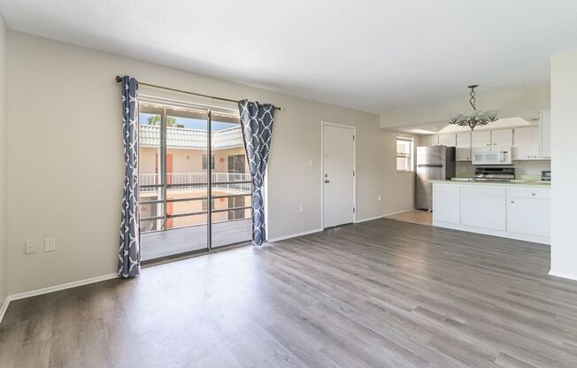 **25% OFF FIRST MONTHS RENT IF YOU OCCUPY BY JULY 31ST**