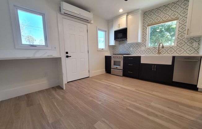 Newly Constructed 1-Bedroom Back House w/ith Private Parking in Riverside!