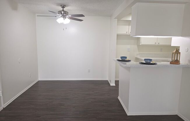 1 bed, 1 bath, 713 sqft, $2,075, Unit A124