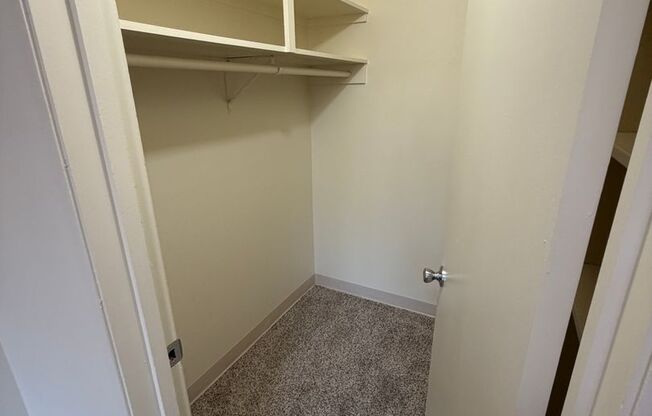 2 beds, 1 bath, $1,350, Unit 24