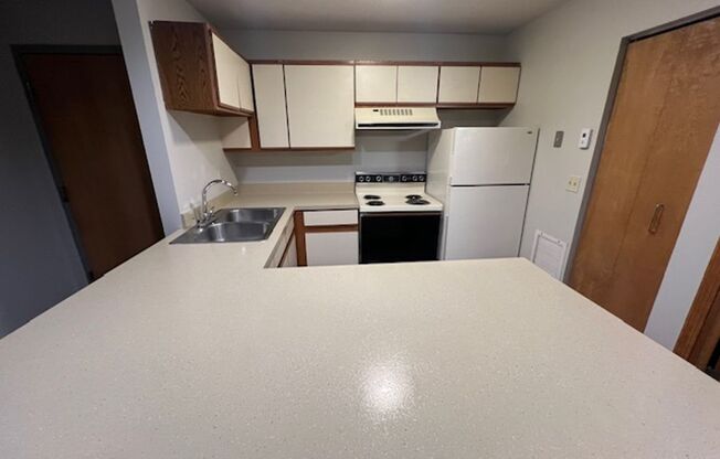 1 bed, 1 bath, 575 sqft, $700, Unit 407