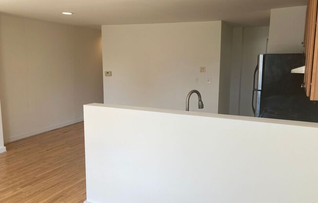 2 beds, 2 baths, 1,000 sqft, $1,599, Unit 22-3