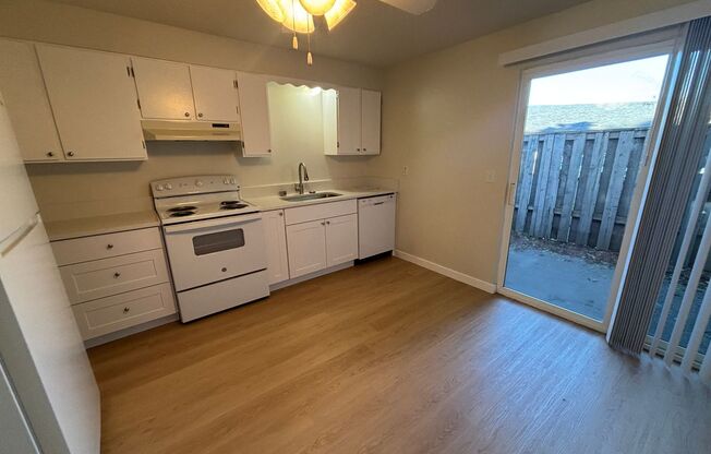2 beds, 1 bath, 845 sqft, $1,625, Unit 28