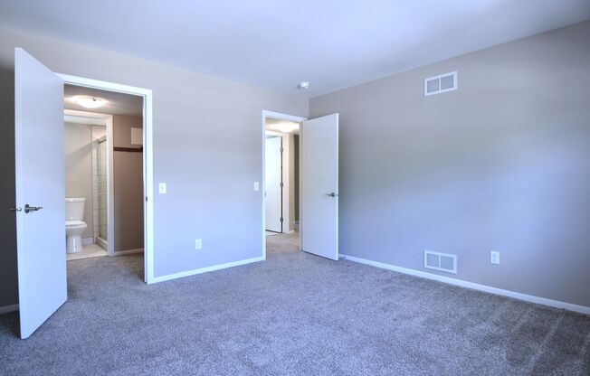 3 beds, 2 baths, 1,300 sqft, $2,470, Unit 3201-3