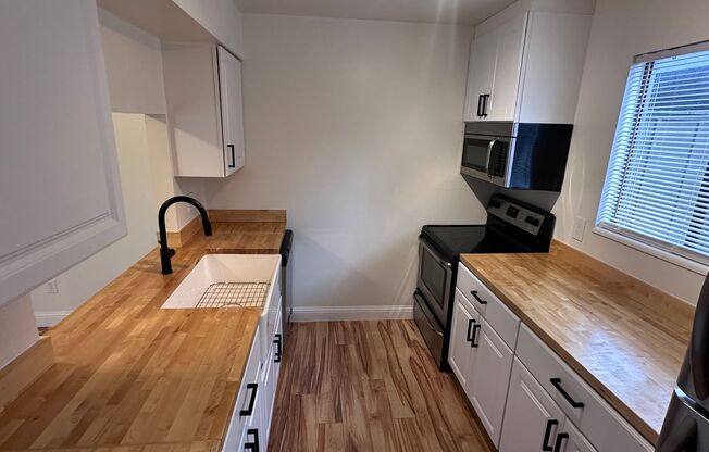 Fully Updated Townhouse in Mid-Town Ft Collins - Available Now!