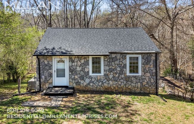 Great Location with Easy Access to Fort Campbell & Downtown