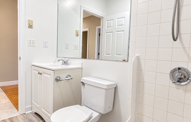 2 beds, 1 bath, 850 sqft, $3,850, Unit TEN