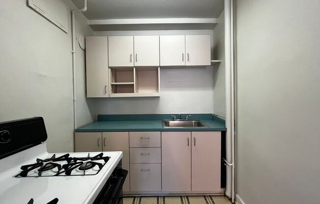 Studio, 1 bath, 467 sqft, $1,250, Unit King Edward Annex  23