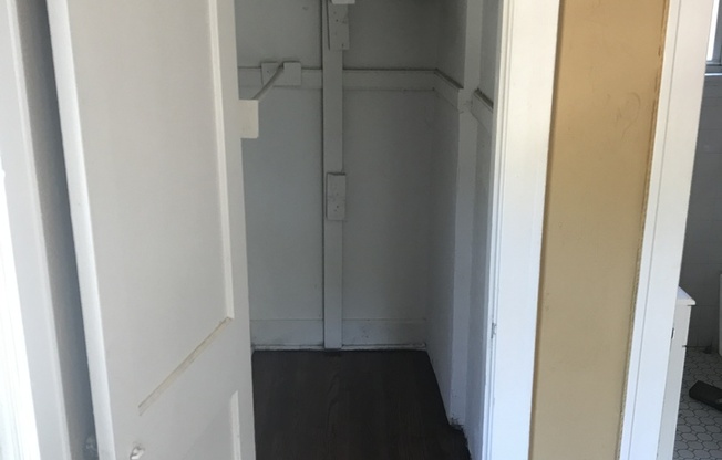 1 bed, 1 bath, $895, Unit Apt. 6