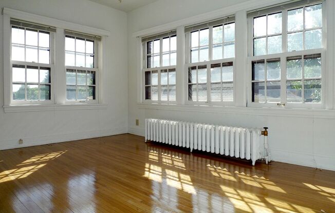 2 beds, 1 bath, 816 sqft, $1,300, Unit 24 - 316