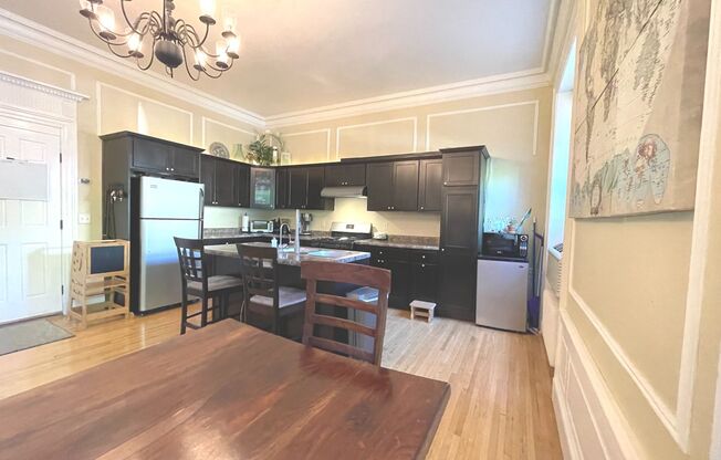 2 beds, 1 bath, $2,145, Unit 101