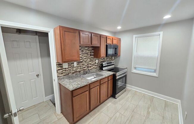 Beautiful 2BR 1BT town home located in Dundalk.