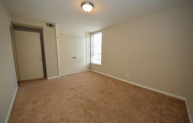 2 beds, 1 bath, $895