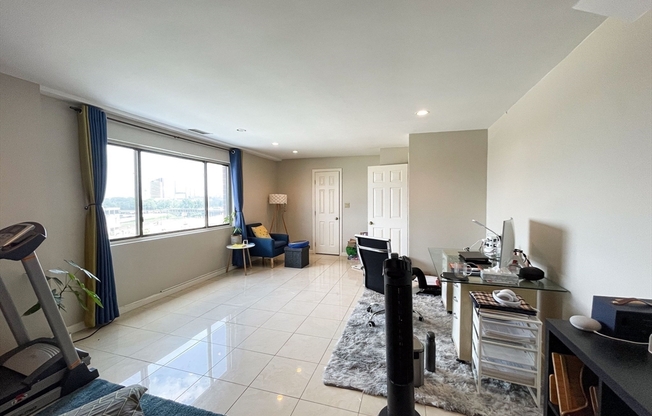 3 beds, 2 baths, 1,725 sqft, $4,100, Unit 802