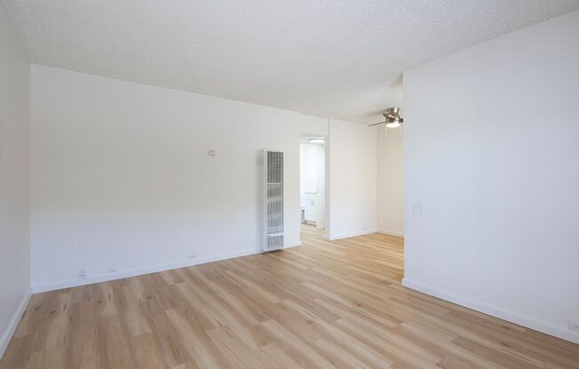 *OPEN HOUSE: 5/17 12-2PM* Spacious 1 BR in Hillcrest with Onsite Laundry!