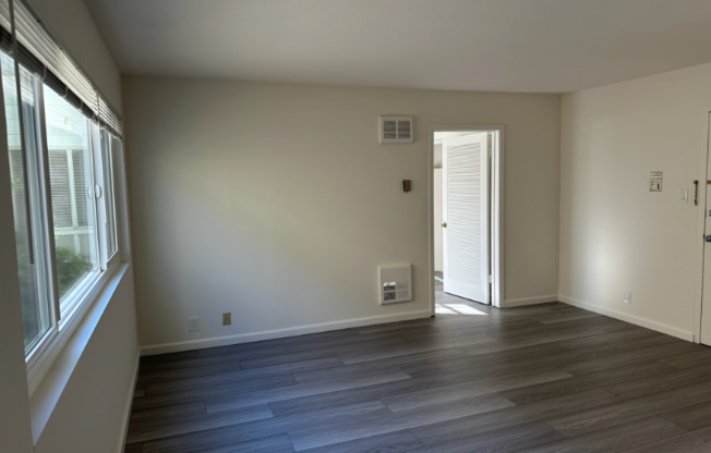 565 8 AVE