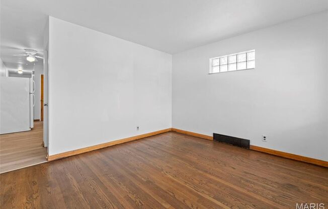 2 beds, 1 bath, 770 sqft, $1,200, Unit Southwest Ave - 2048