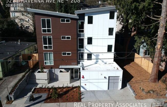 5221 Ravenna Ave NE