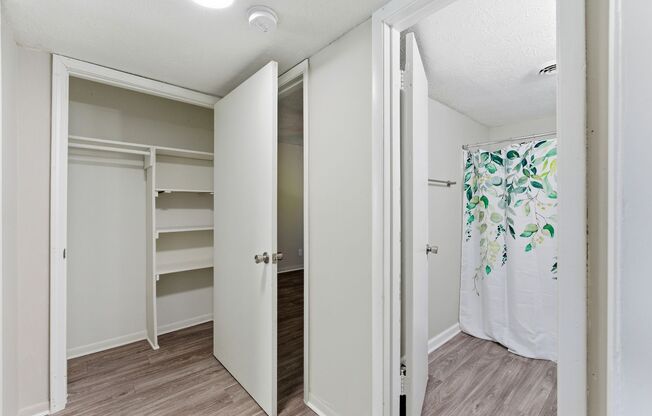 2 beds, 1.5 baths, 950 sqft, $1,289, Unit C09