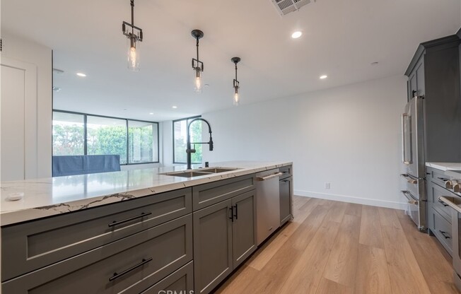 121 S Hope Street