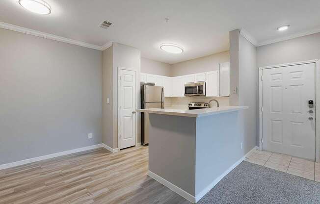 2 beds, 1 bath, 912 sqft, $1,516