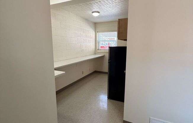 Studio, 1 bath, 500 sqft, $625, Unit 1024 SUNSET #04