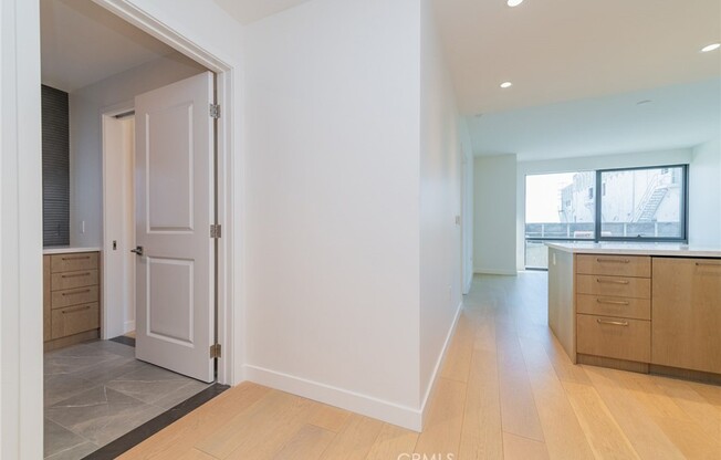 1 bed, 1 bath, 711 sqft, $2,800, Unit 1414