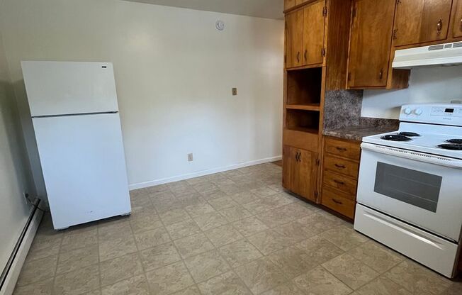 2 beds, 1 bath, 903 sqft, $1,210, Unit E-1