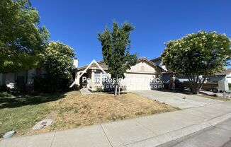 Charming 3bd/2ba Elk Grove Home With 2 Car Garage!