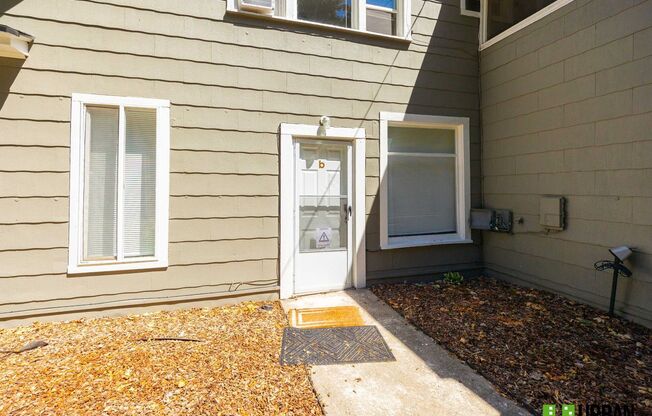 8th 370 E AVE