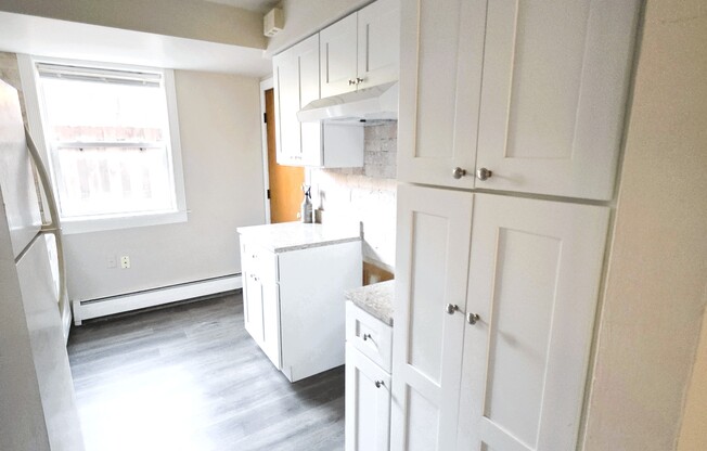 1600 West Jarvis Avenue