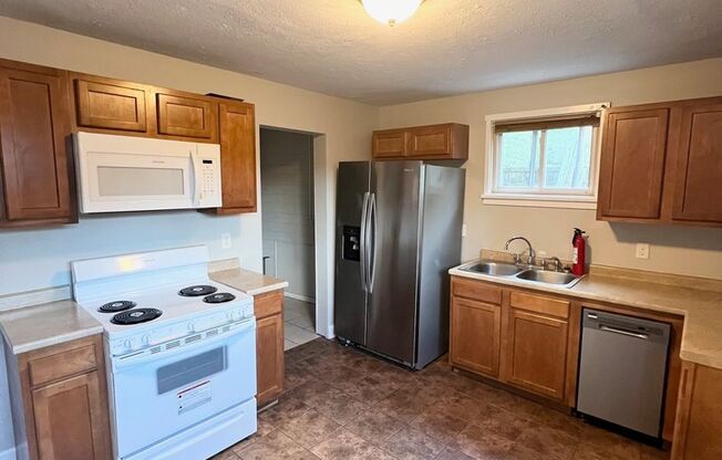 3 beds, 1 bath, $1,295