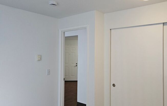 2 beds, 1 bath, 720 sqft, $1,825, Unit 422