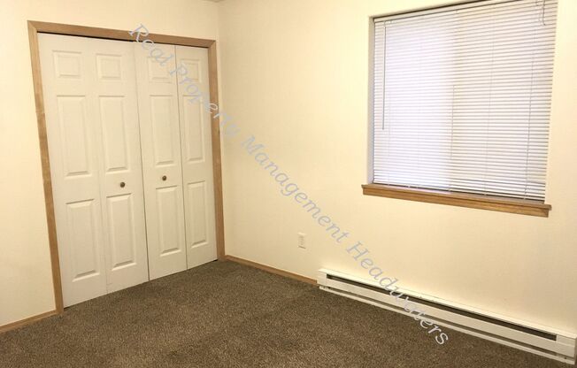 2 beds, 1 bath, 870 sqft, $1,250, Unit Unit 2