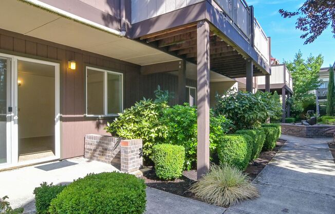 2 beds, 1 bath, $1,550, Unit 2