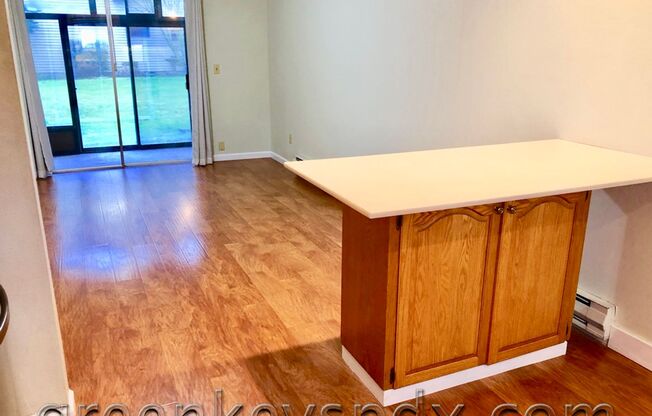 3 beds, 1 bath, $1,795, Unit Unit 55