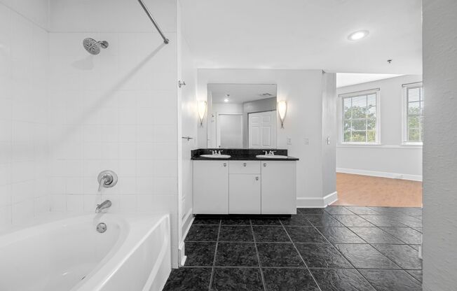 Studio, 1 bath, 1,000 sqft, $1,900, Unit 308