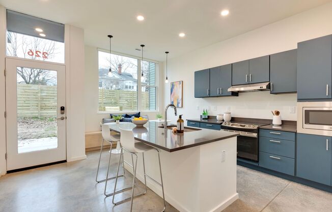 1 bed, 1 bath, $800, Unit Unit 7 Suite E - 226 N Dillard St