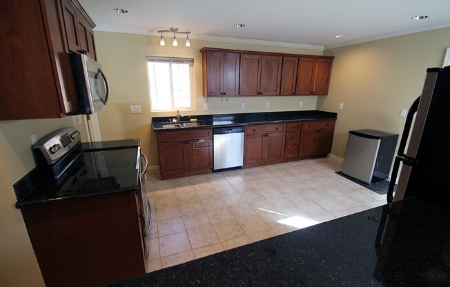 CHARMING 3 BED, 2 BATH SF HOME FOR RENT IN BOTHELL