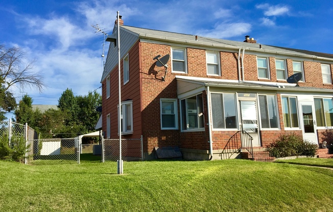 Charming 3BD/1.5BA Townhome in Eastwood, Baltimore!
