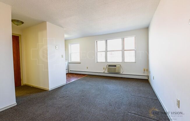 1 bed, 1 bath, 469 sqft, $1,250, Unit B8