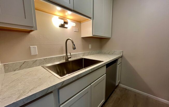 2 beds, 2 baths, $1,495, Unit 220