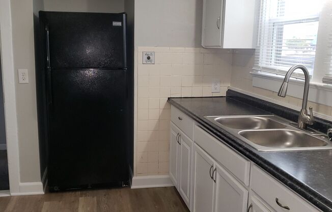 2 beds, 1 bath, $1,399