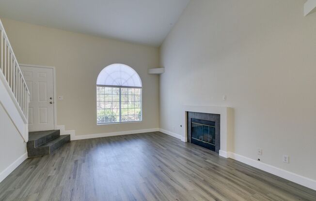 Amazing !! 2 Bedroom 2.5 Bathroom Townhouse in Henderson.