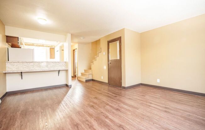 525-Monmouth Villas